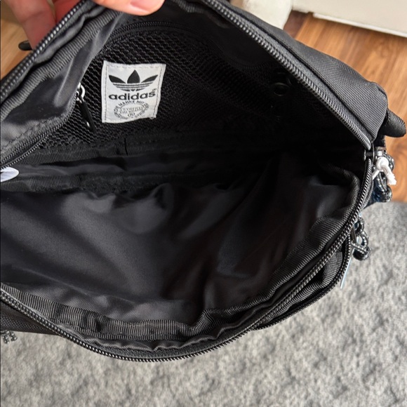 Adidas Black Belt Bag for Men or women - Picture 3 of 6